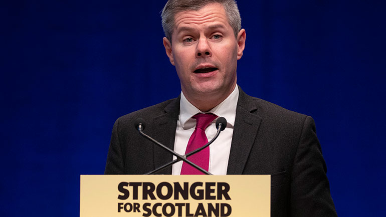 Σκωτία: Παραιτήθηκε ο υπουργός Οικονομίας επειδή αποκαλύφθηκε ότι έστελνε μηνύματα σε ανήλικο