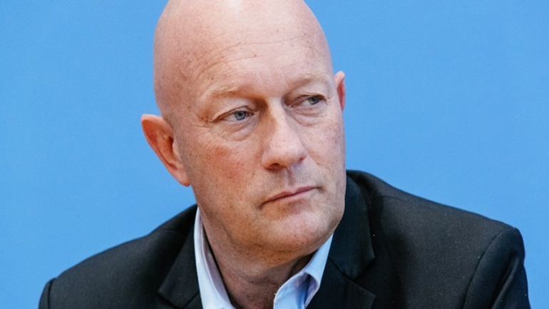 Παραιτείται ο νεοεκλεγείς πρωθυπουργός της Θουριγγίας – Μέρκελ: «Κακή μέρα για τη δημοκρατία»