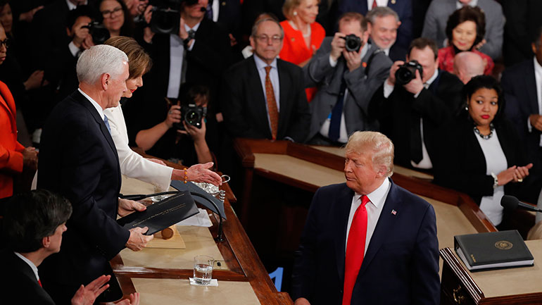 ΗΠΑ: O γερουσιαστής Μιτ Ρόμνι δέχεται πυρά από τον Ντόναλντ Τραμπ