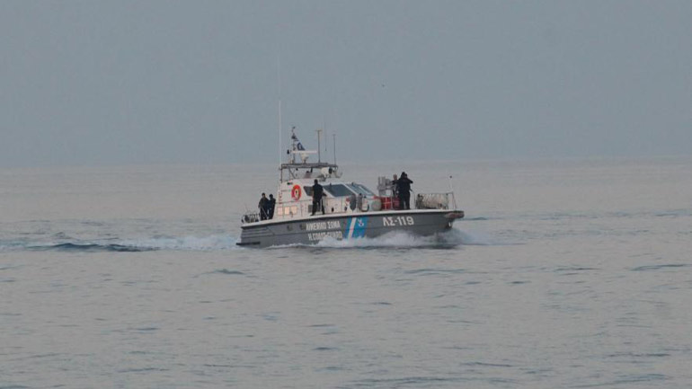 Πέραμα: Συνελήφθη ανήλικος που βούτηξε στη θάλασσα για να ξεφύγει από τους αστυνομικούς