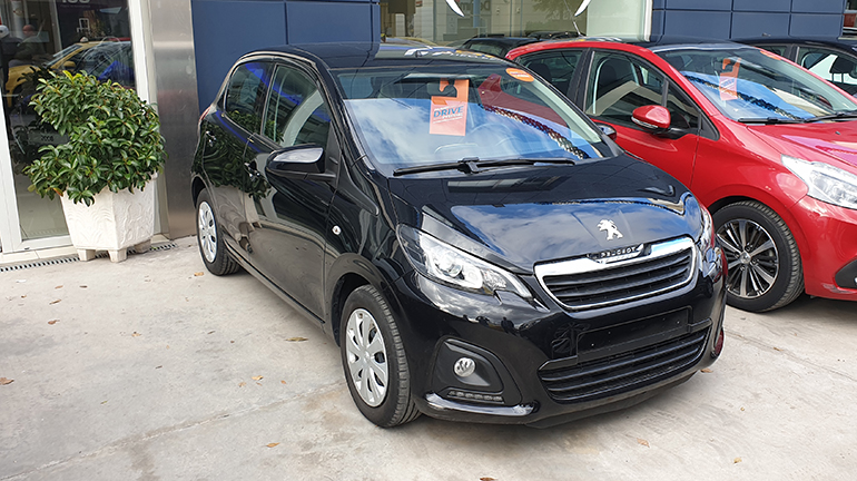 Peugeot 108 του 2018 με 37.000χλμ. κινητήρα βενζίνης 1.0 λίτρου με 68 ίππους, αυτόματο κιβώτιο, από 13.500 στα 9.200 ευρώ