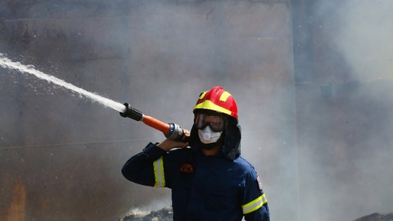 Φωτιά σε ξενοδοχείο στο κέντρο της Αθήνας