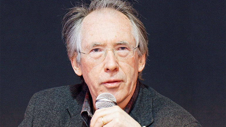 Το νέο βιβλίο του Ίαν ΜακΓιούαν προβλέπει εφιαλτικό μέλλον για τη Βρετανία μετά το Brexit