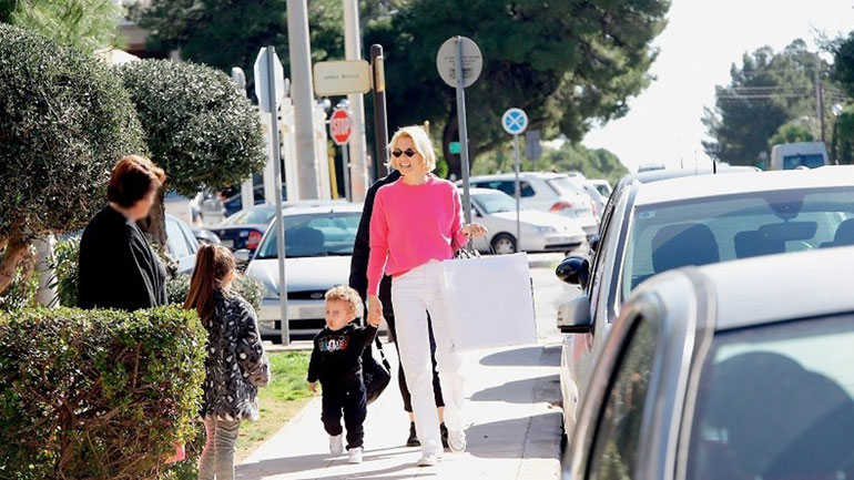 Βίκυ Καγιά: Σε παιδικό πάρτι μαζί με τον Κάρολο και την Μπιάνκα