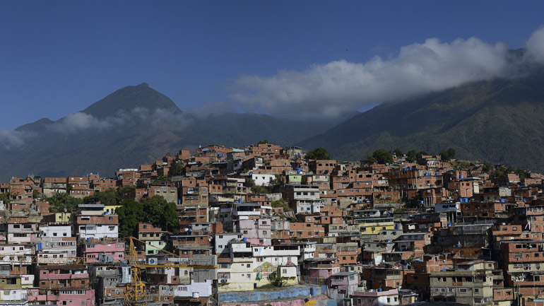 Οι εταιρείες Reliance Industries και Chevron υπερασπίζονται τις δραστηριότητές τους στη Βενεζουέλα