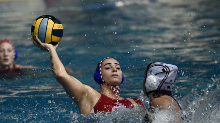 Πόλο: Προβάδισμα πρόκρισης για τον Ολυμπιακό, 10-8 τη Βουλιαγμένη στο Χαλάνδρι