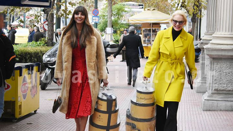 Ηλιάνα Παπαγεωργίου και Έλενα Χριστοπούλου: Stylish εμφάνιση στο κέντρο της πόλης!