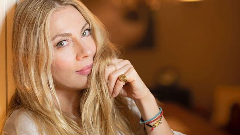 H Σμαράγδα Καρύδη εξομολογείται: «Με αγχώνουν οι υποχρεώσεις, η πίεση και η πολλή έκθεση»