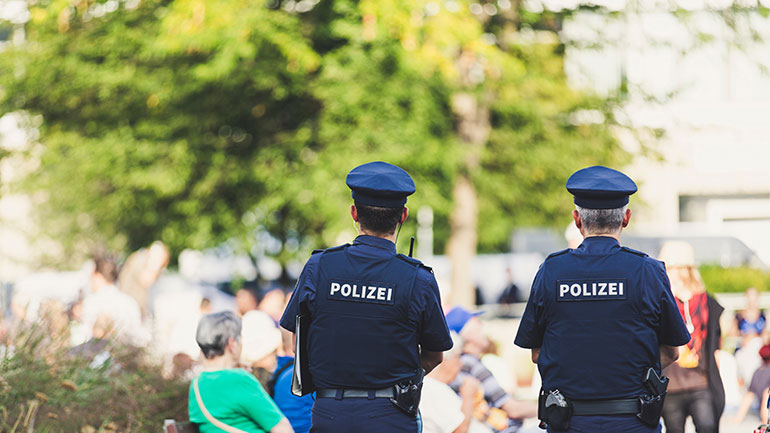 Ζητούνται πράκτορες και αστυνομικοί στη Γερμανία