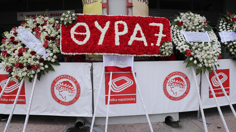 Ολυμπιακός: Συγκίνηση στο μνημόσυνο για τα θύματα της «Θύρας 7»