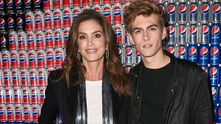 Ο γιος της Cindy Crawford έκανε τατουάζ στο πρόσωπο