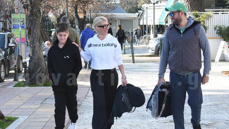 Εύη Φραγκάκη: Βόλτα στην Κηφισιά με τους άντρες της ζωής της