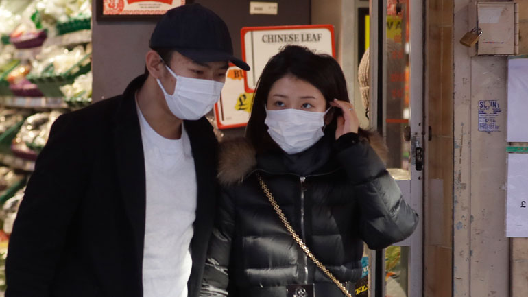 Εντοπίστηκε τέταρτο άτομο που είναι θετικό στον κορωνοϊό στη Βρετανία