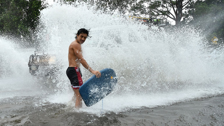 Αυστραλία: Κυκλώνας και καταρρακτώδης βροχή πλήττουν τις ακτές της χώρας
