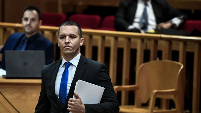 Το δημοτικό συμβούλιο της Αθήνας ζητεί την καταδίκη της Χρυσής Αυγής – Αντίδραση Κασιδιάρη