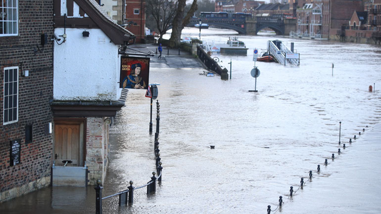 Ευρώπη: Τουλάχιστον τρεις νεκροί από την καταιγίδα «Κιάρα»