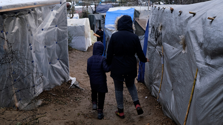Επιτάσσουν γη για τα κέντρα προσφύγων
