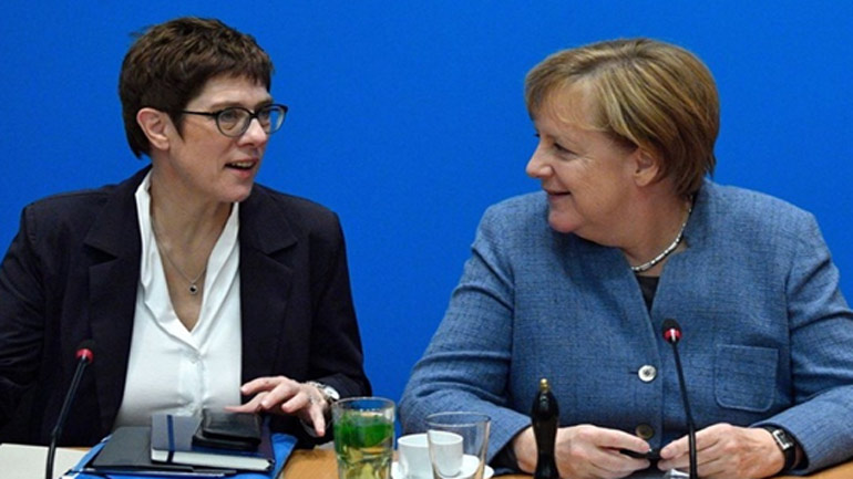 Η επιλεγμένη ως διάδοχος της Μέρκελ, Κραμπ-Καρντενμπάουερ, δεν θα διεκδικήσει την καγκελαρία το 2021