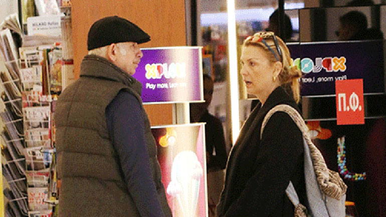 Πέτρος Φιλιππίδης-Ελπίδα Νίνου: Πρωινή βόλτα σε γνωστό εμπορικό στο Μαρούσι