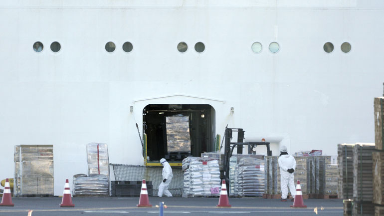 Τουλάχιστον 135 επιβεβαιωμένα κρούσματα έχουν εντοπιστεί στο κρουαζιερόπλοιο στη Γιοκοχάμα