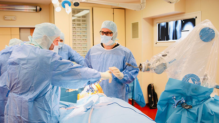 Τι είναι η ρομποτική χειρουργική γόνατος, με το νέας τεχνολογίας σύστημα ROSA