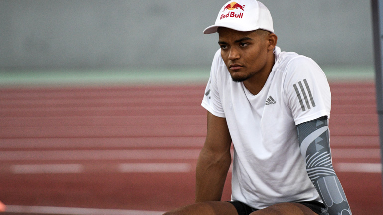 Στίβος: Θλάση ο Καραλής