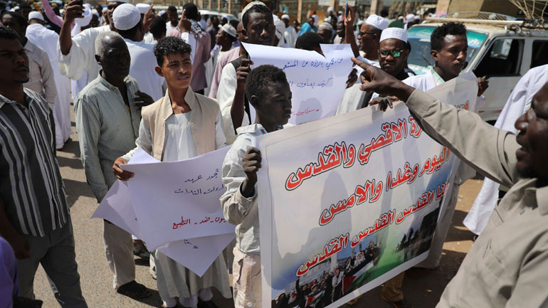 Στο Διεθνές Ποινικό Δικαστήριο για εγκλήματα πολέμου παραπέμπεται ο πρώην πρόεδρος του Σουδάν