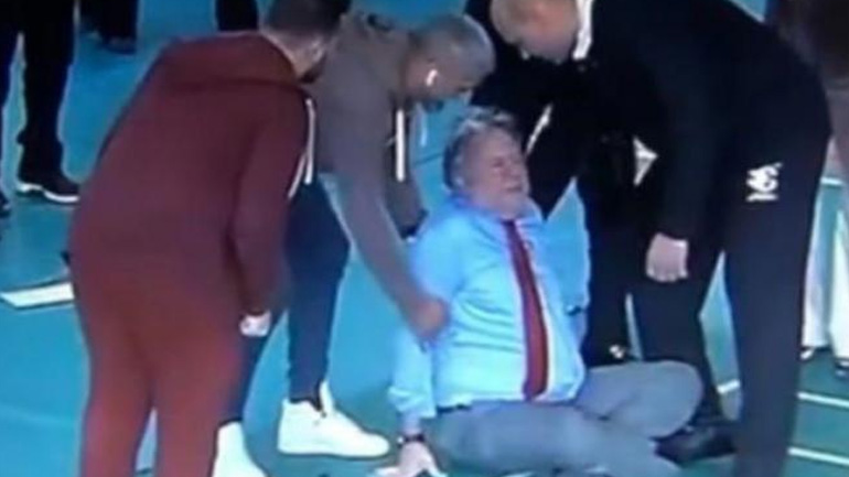 Κατρούγκαλος: Βίντεο από τη στιγμή που τραυματίστηκε παίζοντας μπάντμιντον