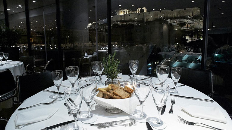 Τσικνοπέμπτη στο εστιατόριο του Μουσείου Ακρόπολης