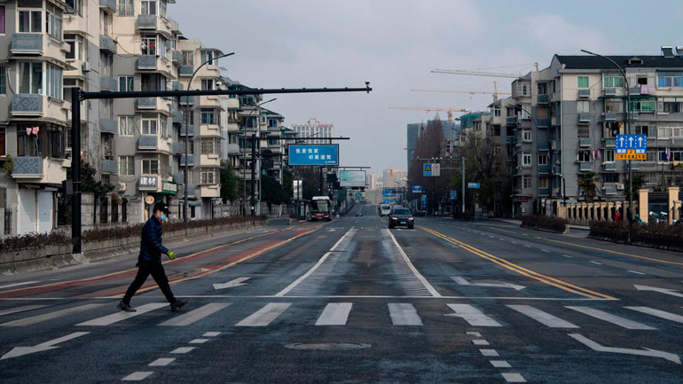 Μαραθωνοδρόμος, σε καραντίνα λόγω του κορωνοϊού, έτρεξε 50 χιλιόμετρα μέσα στο… σαλόνι του!