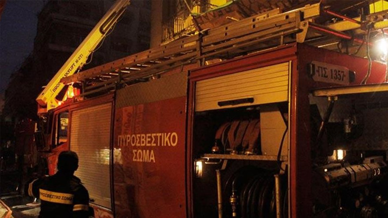 Στις φλόγες δύο αυτοκίνητα στο κέντρο της Θεσσαλονίκης