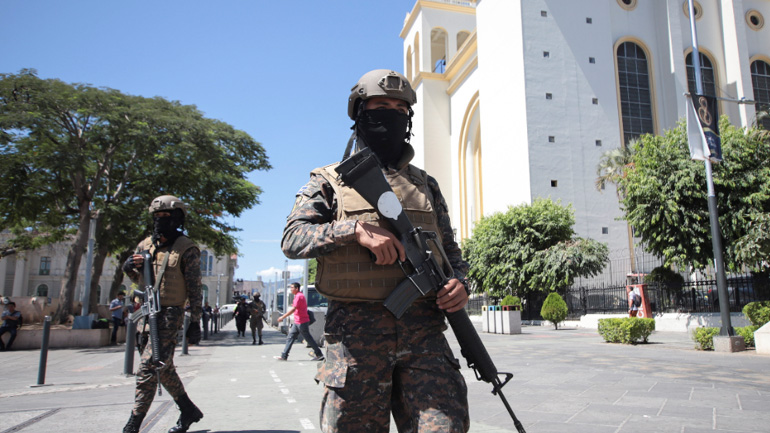 Ελ Σαλβαδόρ: Κοινοβουλευτικοί καταδικάζουν τη «κατάληψη» του Κογκρέσου από τον στρατό