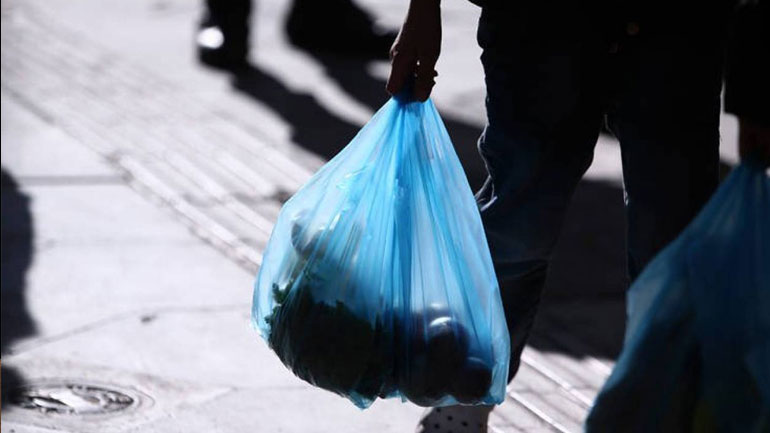 ΙΕΛΚΑ: Η χρήση πλαστικής σακούλας μειώθηκε κατά… 98,6%