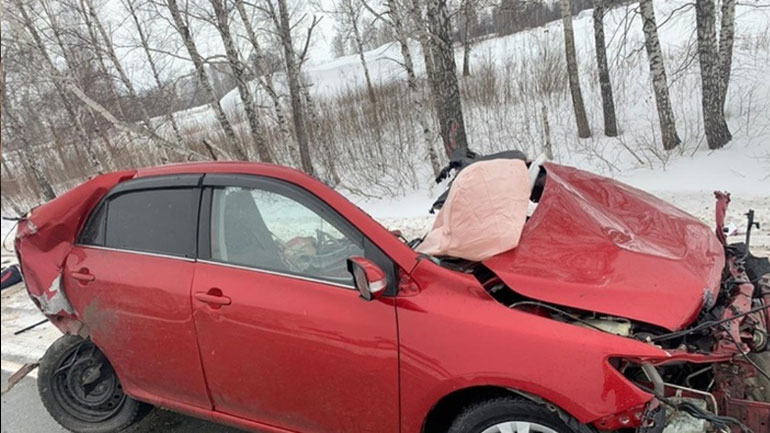 Σοκ από τροχαίο στη Ρωσία: Αυτοκίνητο κόπηκε στη μέση