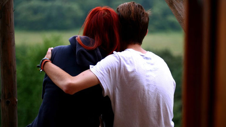 Γιατί πρέπει να κρατιέστε χέρι χέρι με τον σύντροφό σας;