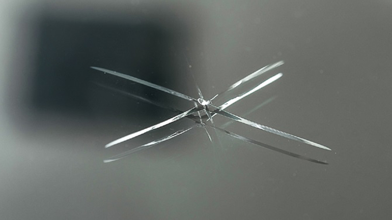 Πότε τα ραγισμένα παρμπρίζ επισκευάζονται και δεν χρειάζονται αντικατάσταση