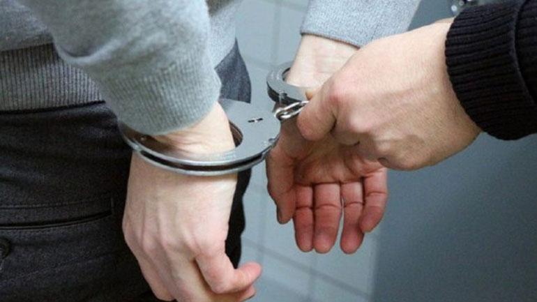 Χειροπέδες σε 32χρονο για λαθραία τσιγάρα