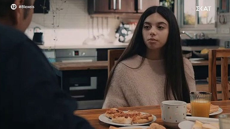 8 Λέξεις: Ο Μιχαήλ προσπαθεί να μπαλώσει τα ψέματα που έχει πει στη Ρωξάνη