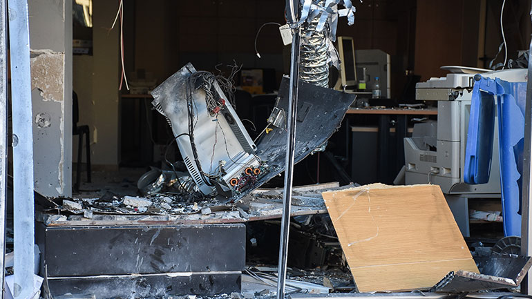 Θεσσαλονίκη: Νέα έκρηξη σε ΑΤΜ – Η τρίτη φορά μέσα σε λίγα 24ωρα Θεσσαλονίκη: Νέα έκρηξη σε ΑΤΜ – Η τρίτη φορά μέσα σε λίγα 24ωρα