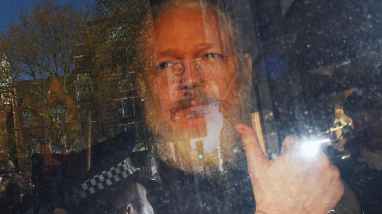 Ό,τι συμβαίνει με τον Assange θα μπορούσε να συμβεί σ΄ όλους μας
