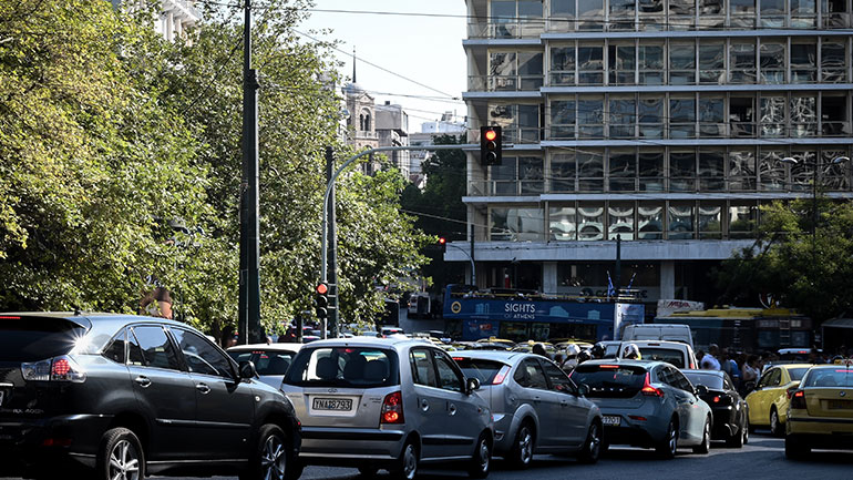 Μποτιλιάρισμα στη λεωφόρο Βασ. Σοφίας λόγω ακινητοποιημένου οχήματος