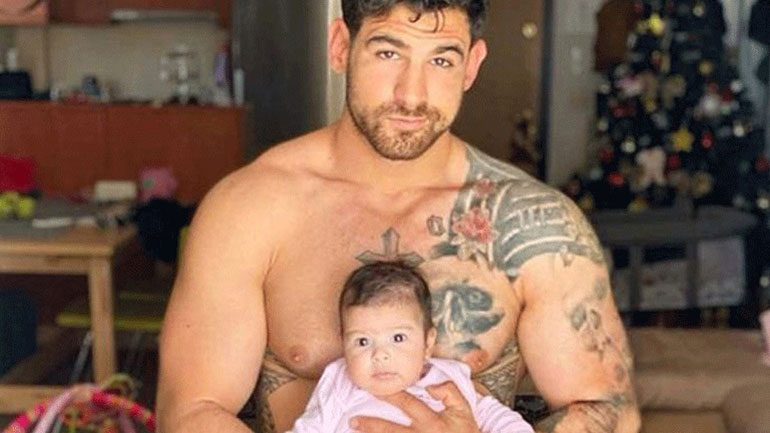 Ετεοκλής Παύλου: Πώς θα εξηγήσει στην κόρη του την ιδιαιτερότητά του