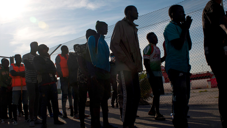 Νομιμοποιείται η μαζική απέλαση μεταναστών
