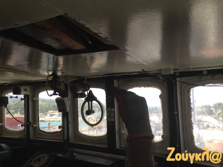 Η τρύπα όπου ήταν κρυμμένα τα τηλέφωνα. Η φωτογραφία λήφθηκε σε παλαιότερο ρεπορτάζ του zougla.gr πάνω στο Noor 1