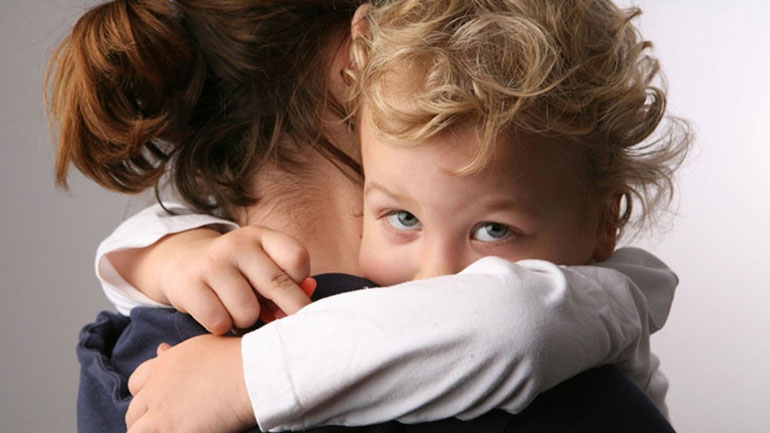 Πώς εκδηλώνεται το άγχος αποχωρισμού στα παιδιά;