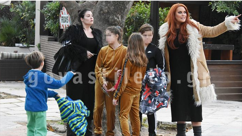 Σίσσυ Χρηστίδου – Μαρία Κορινθίου: Βόλτα στο Κεφαλάρι με τα παιδιά τους