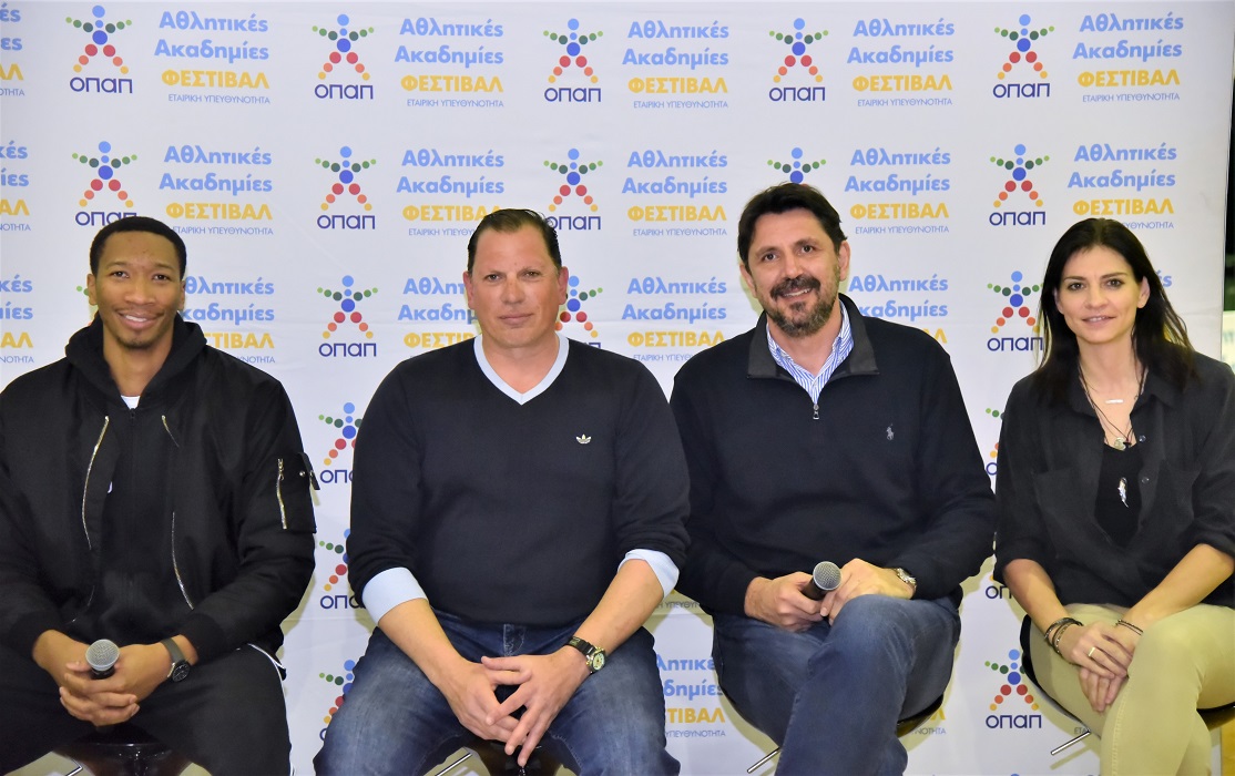 Ουέσλι Τζόνσον παίκτης ΚΑΕ Παναθηναϊκός ΟΠΑΠ, Νίκος Μπουντούρης πρώην διεθνής καλαθοσφαιριστής, Ευθύμης Ρεντζιάς πρεσβευτής του NBA στην Ευρώπη και Εβίνα Μάλτση πρώην διεθνής καλαθοσφαιρίστρια κοντά στα παιδιά των Αθλητικών Ακαδημιών ΟΠΑΠ