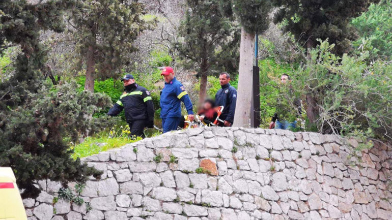 Επιχείρηση της πυροσβεστικής και του ΕΚΑΒ για νεαρή κοπέλα στο Παλαμήδι Επιχείρηση της πυροσβεστικής και του ΕΚΑΒ για νεαρή κοπέλα στο Παλαμήδι