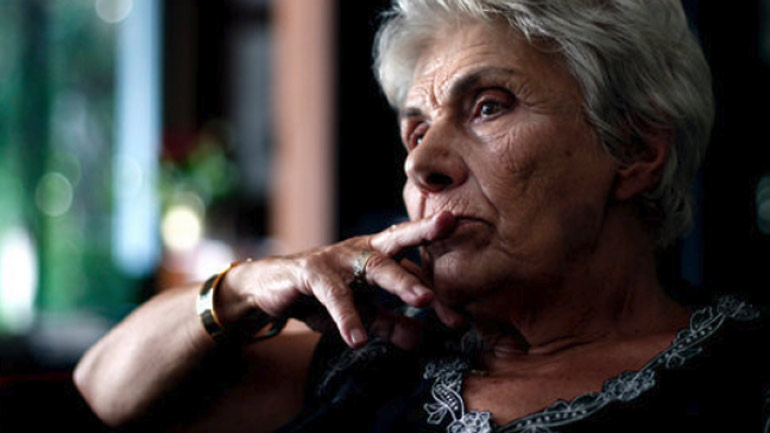 Στη ΜΕΘ με λοίμωξη του αναπνευστικού η Κική Δημουλά