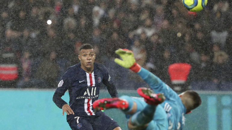 Η Αμιάν «φρέναρε» την Παρί